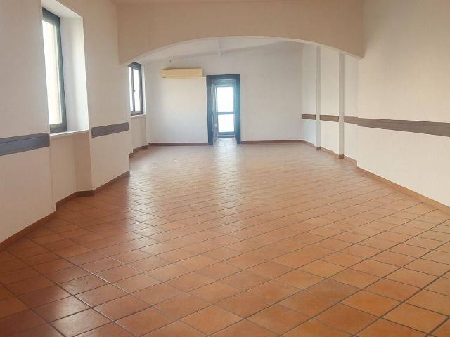 Locale Commerciale in affitto a Piemonte, Asti