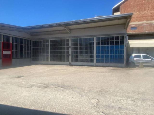Locale Commerciale in affitto a Borgo Torretta, Piemonte