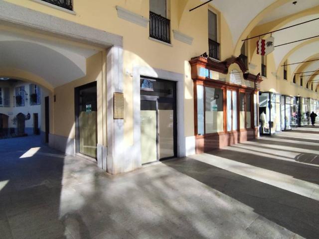 Locale Commerciale in affitto a Rione San Secondo, Piemonte