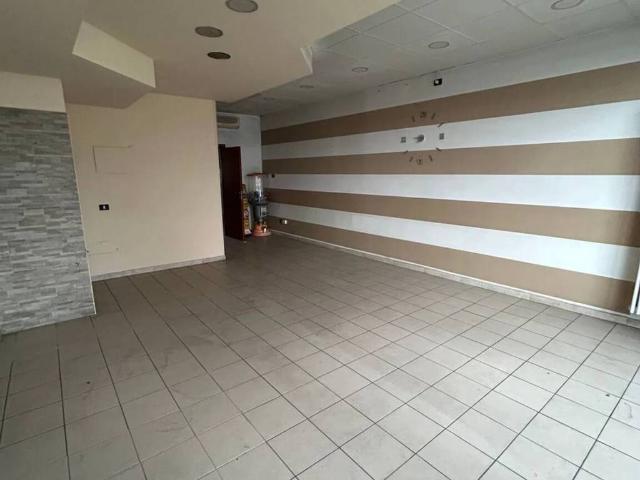 Locale Commerciale in affitto a Piemonte, Asti
