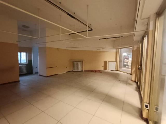 Locale Commerciale in affitto a Rione San Secondo, Piemonte