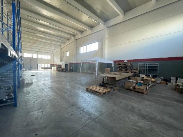 Locale Commerciale in affitto a Piemonte, Asti