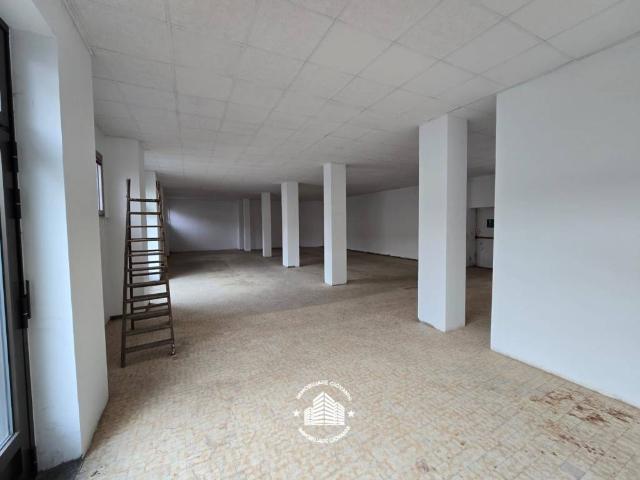 Locale Commerciale in affitto a Piemonte, Asti