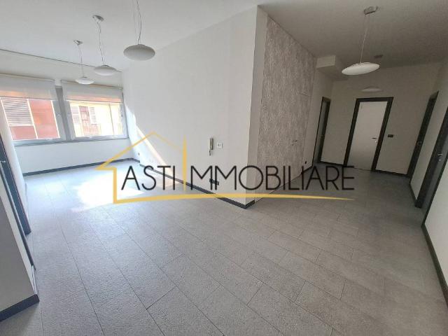 Locale Commerciale in affitto a Rione San Secondo, Piemonte