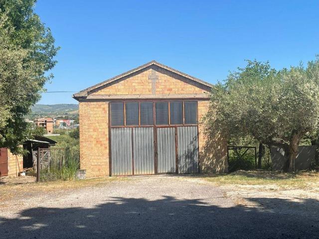 Locale Commerciale in affitto a Monte Marcone, Atessa