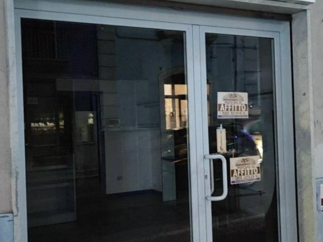 Locale Commerciale in affitto a Atripalda, Campania