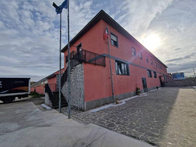 Locale Commerciale in affitto a Giove, Umbria