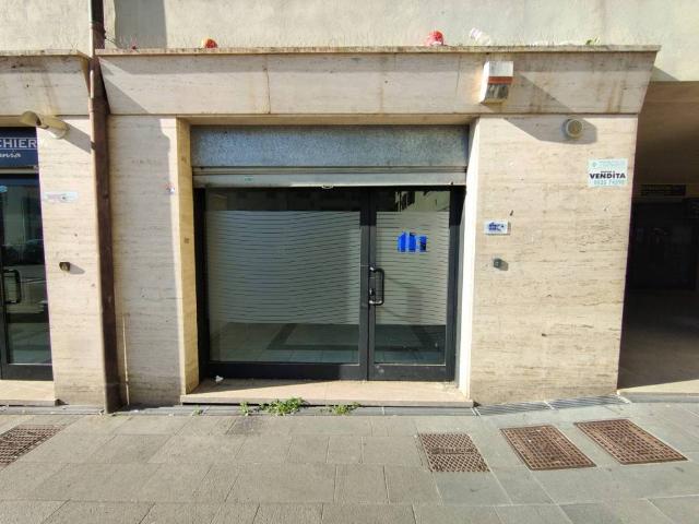 Locale Commerciale in affitto a Avellino, Campania