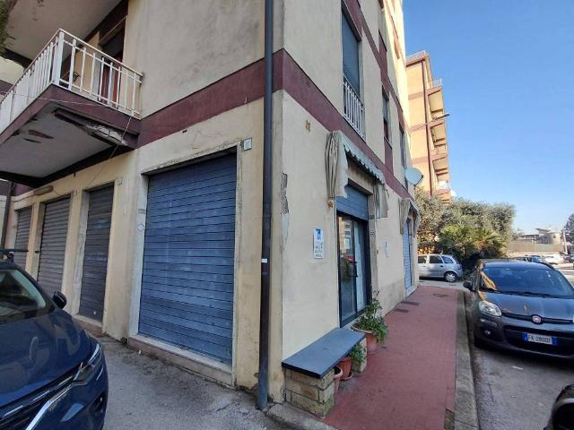 Locale Commerciale in affitto a Avellino, Campania