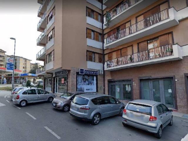 Locale Commerciale in affitto a Avellino, Campania