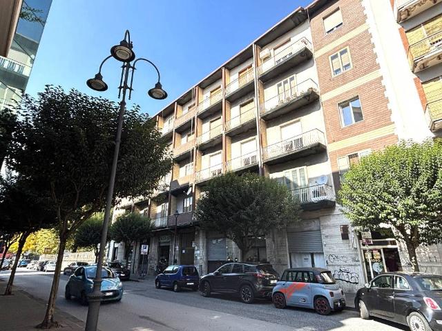 Locale Commerciale in affitto a Avellino, Campania