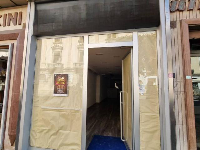 Locale Commerciale in affitto a Avellino, Campania