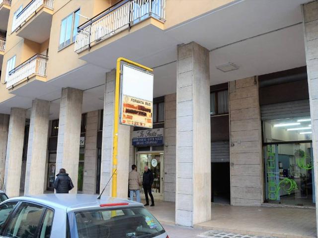 Locale Commerciale in affitto a Santa Maria delle Grazie, Avellino