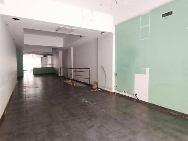 Locale Commerciale in affitto a Avellino, Campania