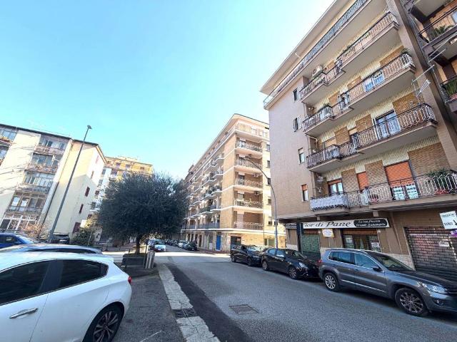 Locale Commerciale in affitto a Partenio, Avellino