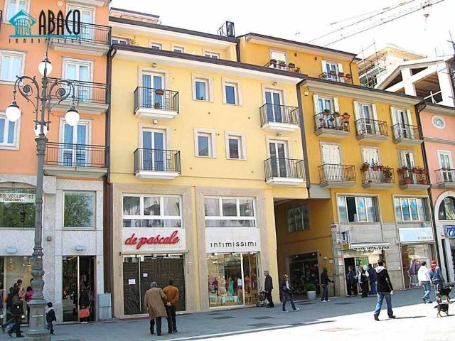 Locale Commerciale in affitto a Avellino, Campania