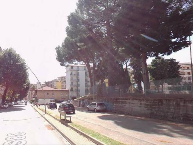 Locale Commerciale in affitto a Avellino, Campania