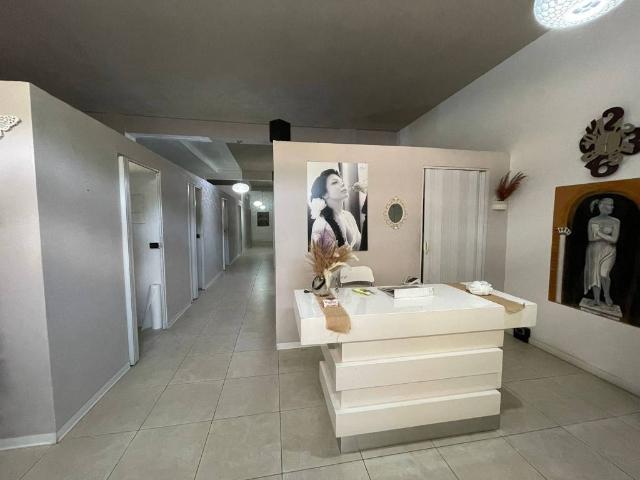 Locale Commerciale in affitto a Avellino, Campania