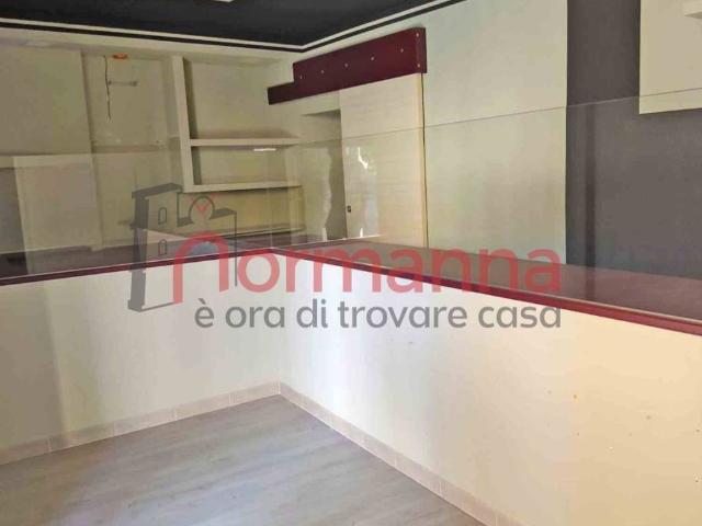 Locale Commerciale in affitto a Borgo San Lorenzo, Aversa