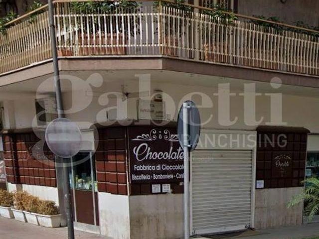 Locale Commerciale in affitto a Bagno d'Aversa, Aversa