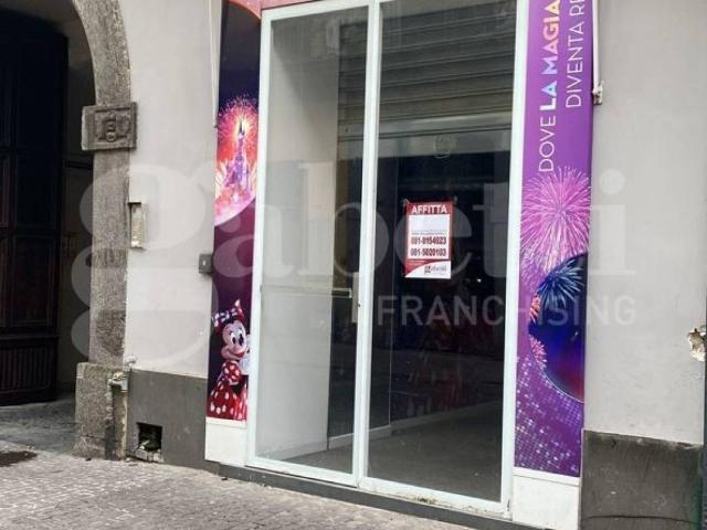 Locale Commerciale in affitto a Bagno d'Aversa, Aversa