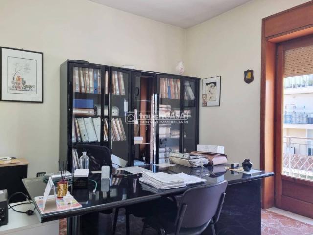 Locale Commerciale in affitto a Borgo San Lorenzo, Aversa