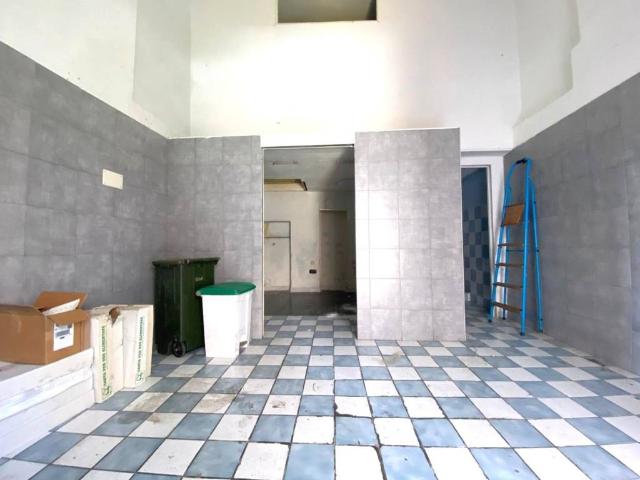 Locale Commerciale in affitto a Borgo San Lorenzo, Aversa