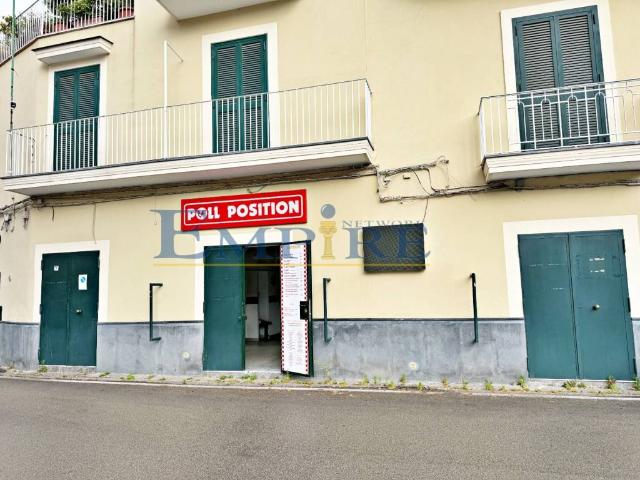 Locale Commerciale in affitto a Borgo San Lorenzo, Aversa