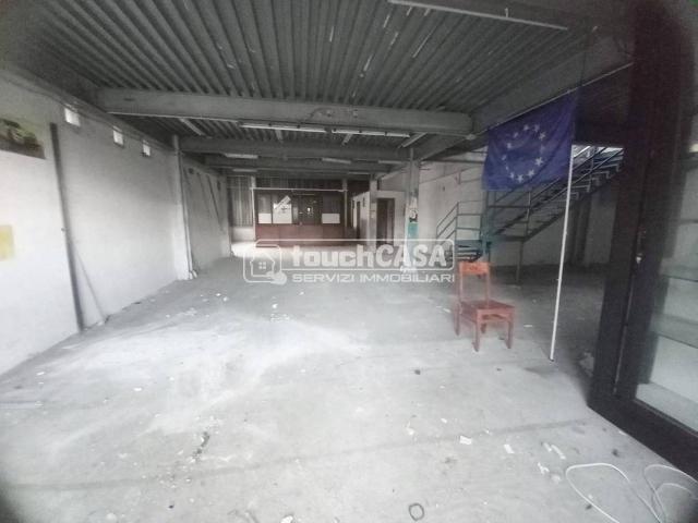 Locale Commerciale in affitto a Bagno d'Aversa, Aversa