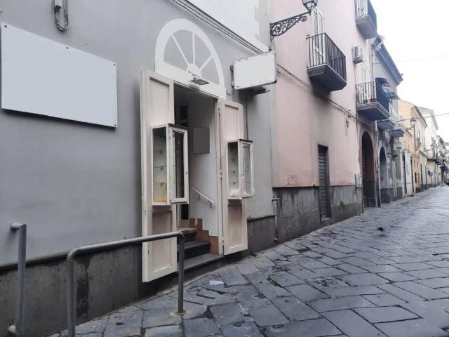 Locale Commerciale in affitto a Rione Costantinopoli, Aversa