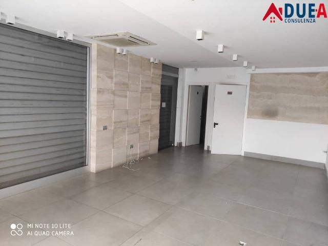Locale Commerciale in affitto a Bagno d'Aversa, Aversa