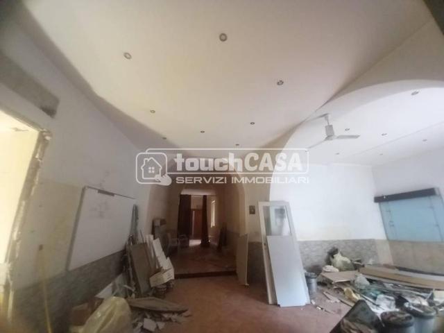 Locale Commerciale in affitto a Borgo San Lorenzo, Aversa