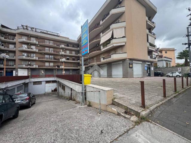 Locale Commerciale in affitto a Borgo San Lorenzo, Aversa