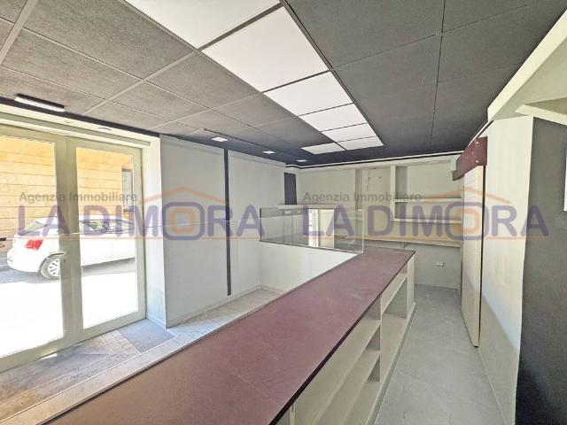 Locale Commerciale in affitto a Borgo San Lorenzo, Aversa