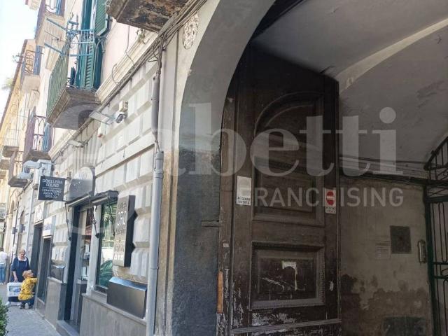 Locale Commerciale in affitto a Borgo San Lorenzo, Aversa