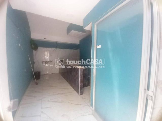 Locale Commerciale in affitto a Borgo San Lorenzo, Aversa