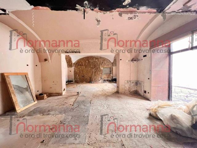 Locale Commerciale in affitto a Bagno d'Aversa, Aversa
