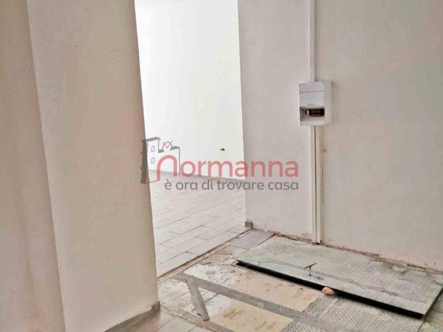 Locale Commerciale in affitto a Bagno d'Aversa, Aversa