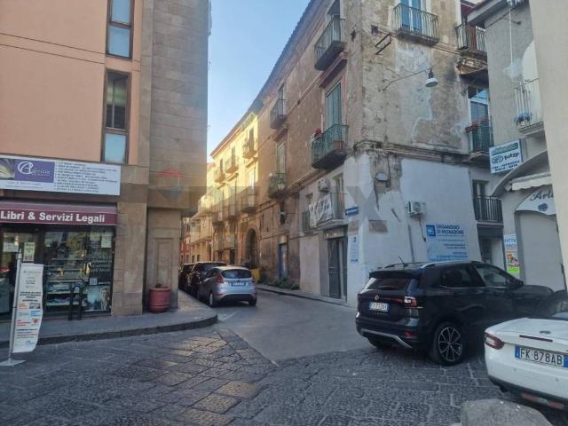 Locale Commerciale in affitto a Borgo San Lorenzo, Aversa