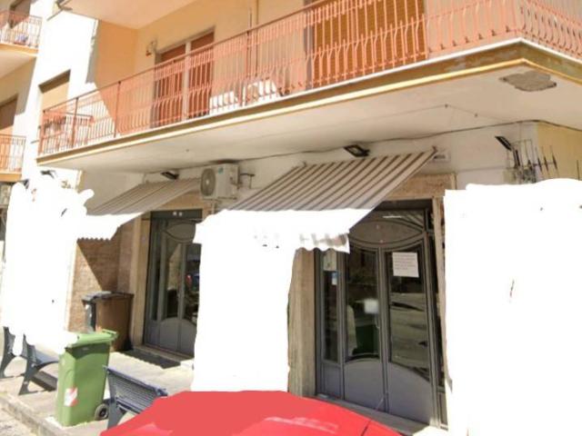 Locale Commerciale in affitto a Bagno d'Aversa, Aversa