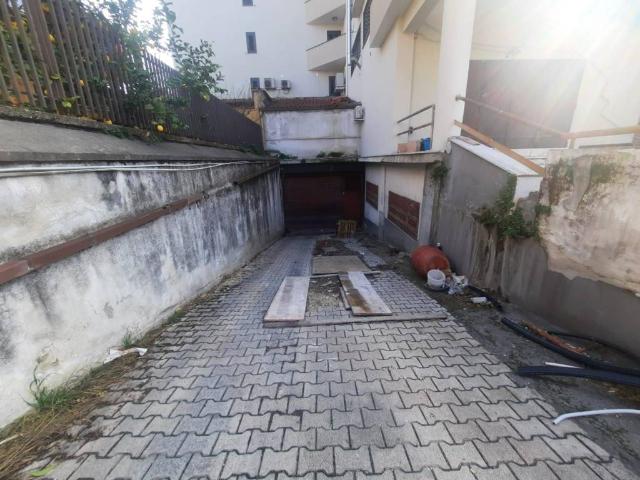 Locale Commerciale in affitto a Borgo San Lorenzo, Aversa