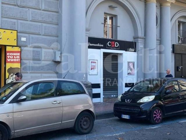 Locale Commerciale in affitto a Bagno d'Aversa, Aversa