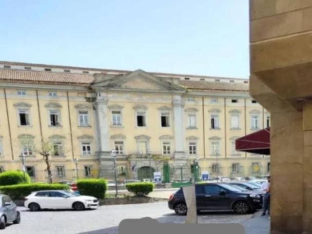 Locale Commerciale in affitto a Borgo San Lorenzo, Aversa