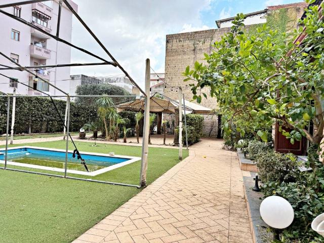 Locale Commerciale in affitto a Bagno d'Aversa, Aversa
