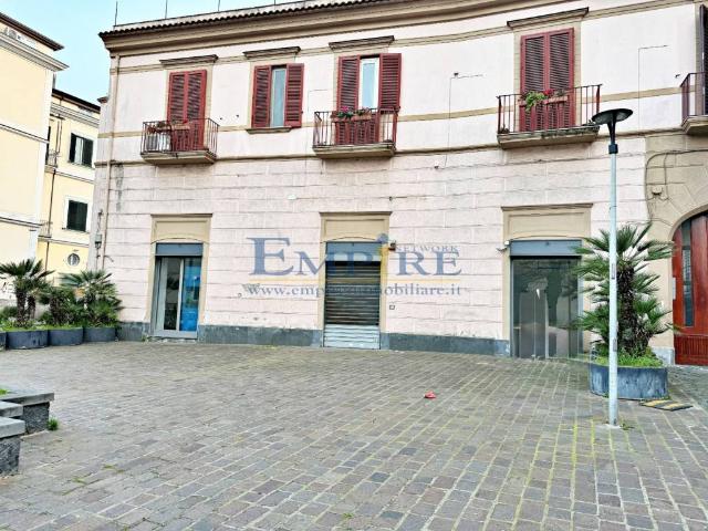Locale Commerciale in affitto a Rione Costantinopoli, Aversa