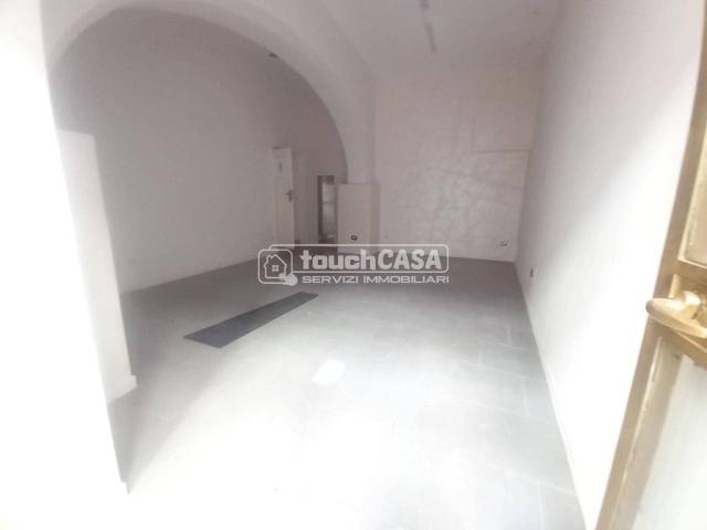 Locale Commerciale in affitto a Bagno d'Aversa, Aversa