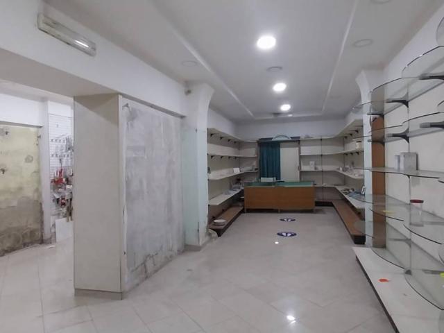 Locale Commerciale in affitto a Bagno d'Aversa, Aversa