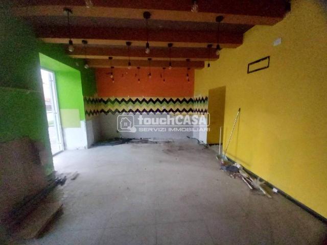 Locale Commerciale in affitto a Borgo San Lorenzo, Aversa