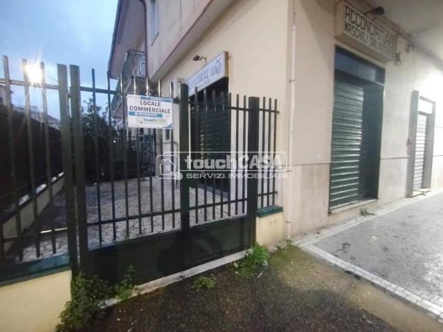 Locale Commerciale in affitto a Bagno d'Aversa, Aversa