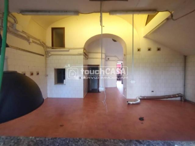 Locale Commerciale in affitto a Bagno d'Aversa, Aversa